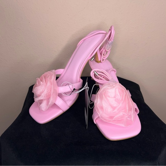 NEW Size 8 Pink Strappy Kitten Heels Forever 21 2.5” Heel Height Floral Accent - Picture 10 of 13